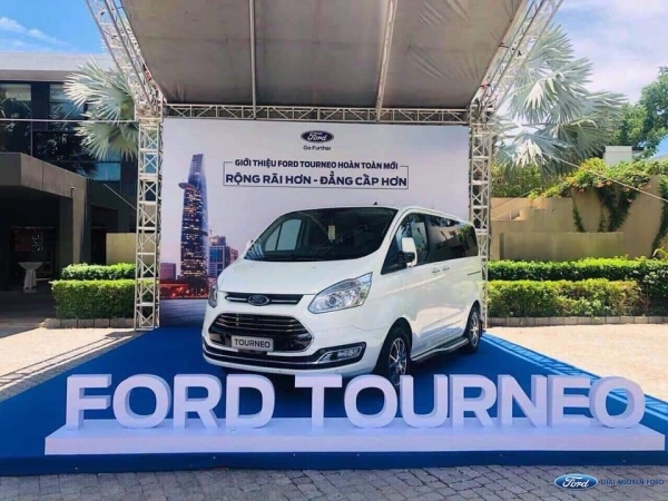 Ford Tourneo 2019 với thông số và giá bán mới nhất